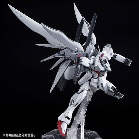 MG 1/100 Impulse Gundam Blanche Action Shot