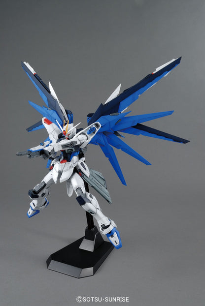 1/100 MG Freedom Gundam Ver.2.0