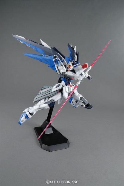 1/100 MG Freedom Gundam Ver.2.0